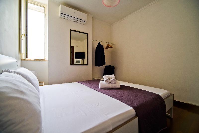 Bed And Travel Apartment Dogana Regia 15 Salerno Exterior photo