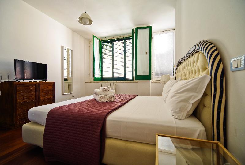 Bed And Travel Apartment Dogana Regia 15 Salerno Exterior photo